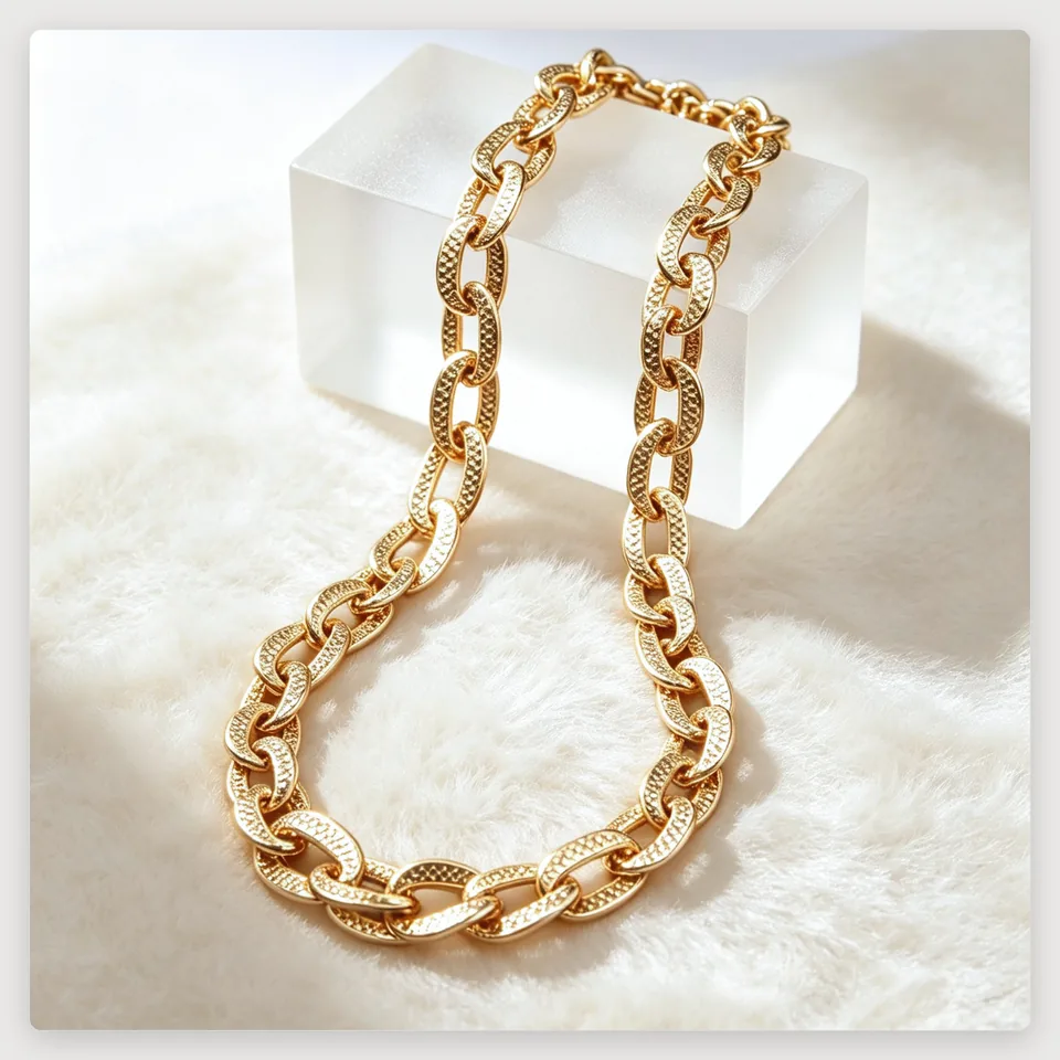 Hammered Curb Chain Necklace in 316L stainless steel with 18K gold PVD finish