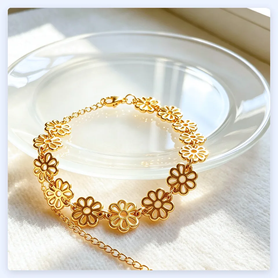 Daisy Chain Bracelet in 316L stainless steel with 18K gold PVD finish