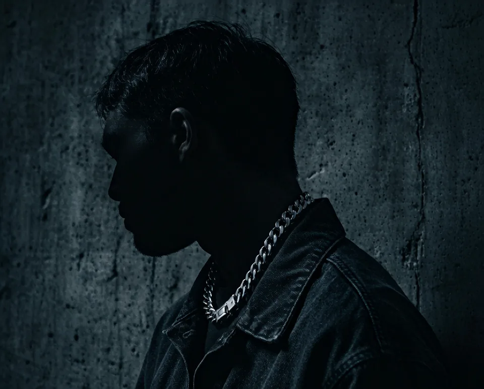 Moody editorial portrait wearing chain necklace — Chains