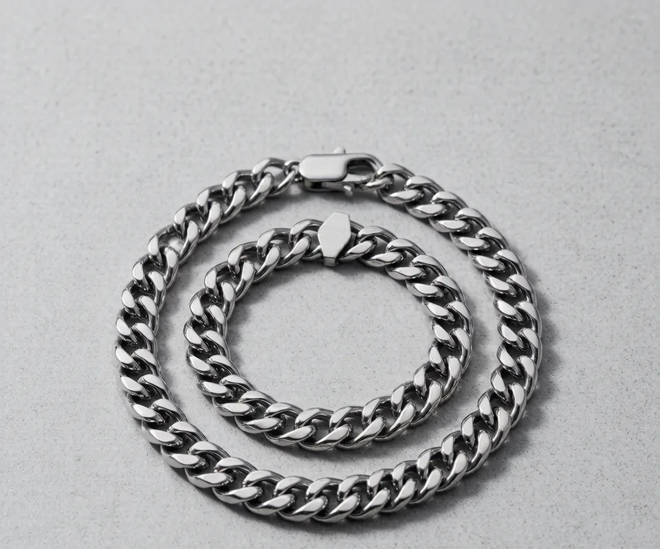 Cuban Link Chain Necklace in 316L stainless steel silver finish